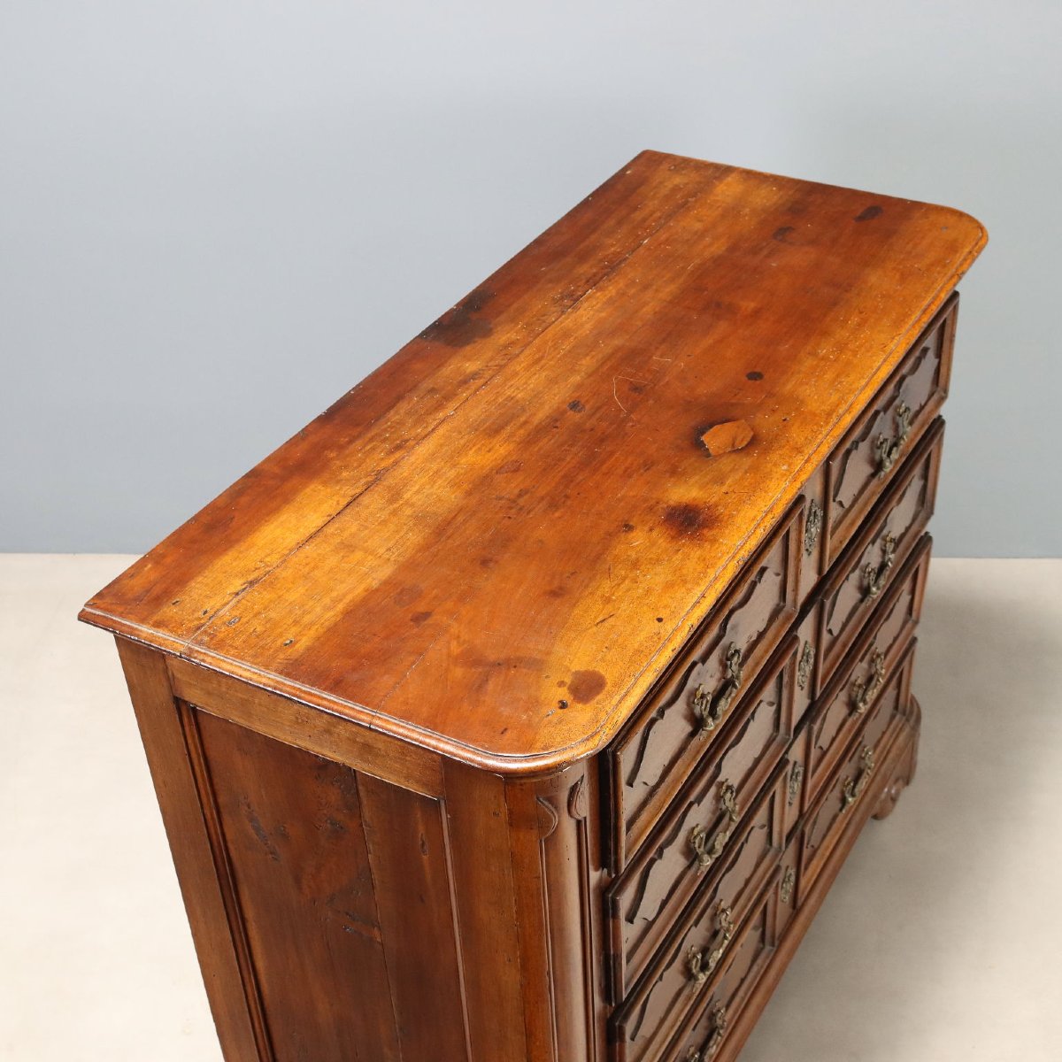 Early 17th-century Lombardy Baroque Chest In Walnut With Molded Drawers-photo-5