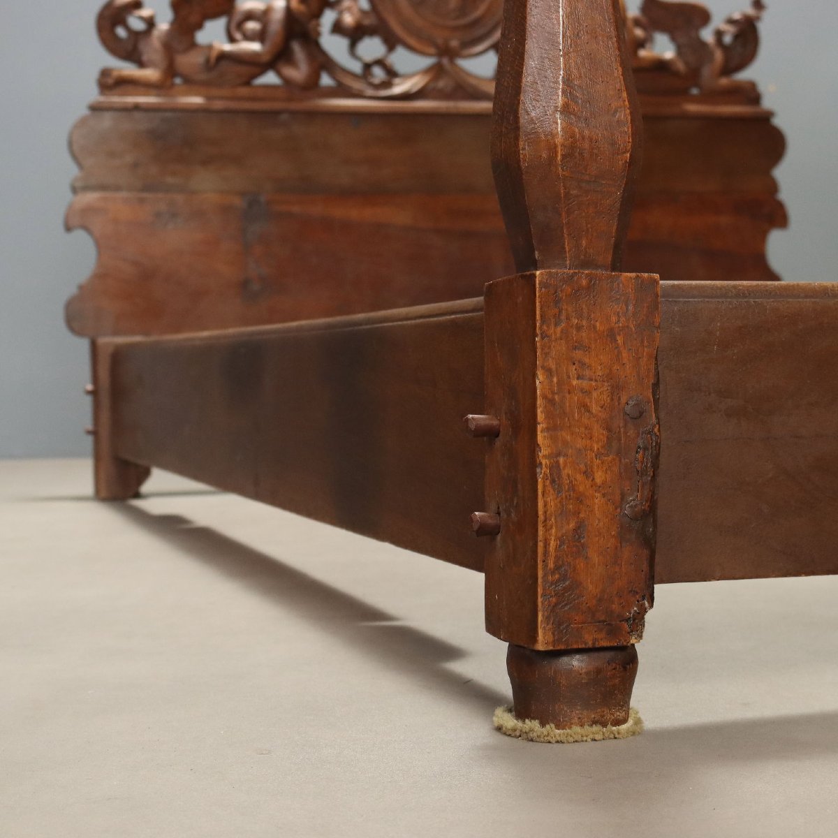 Early 19th-century Italian Walnut Single Bed With Carvings-photo-1