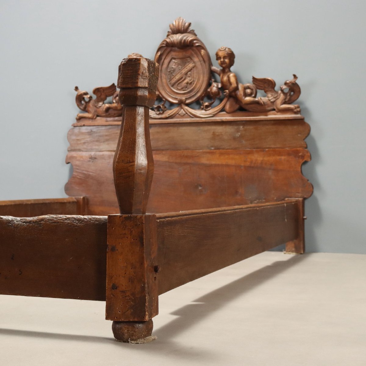 Early 19th-century Italian Walnut Single Bed With Carvings-photo-3