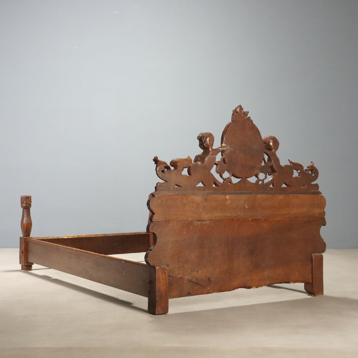 Early 19th-century Italian Walnut Single Bed With Carvings-photo-6