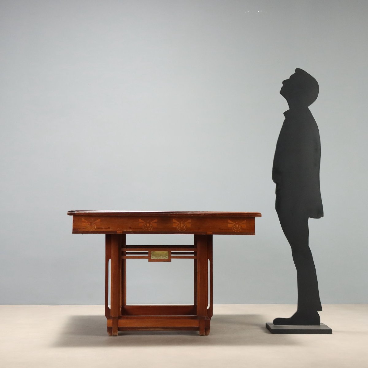 Table Liberty en Acajou avec Incrustations de Papillons Italie, début du XXe siècle-photo-2