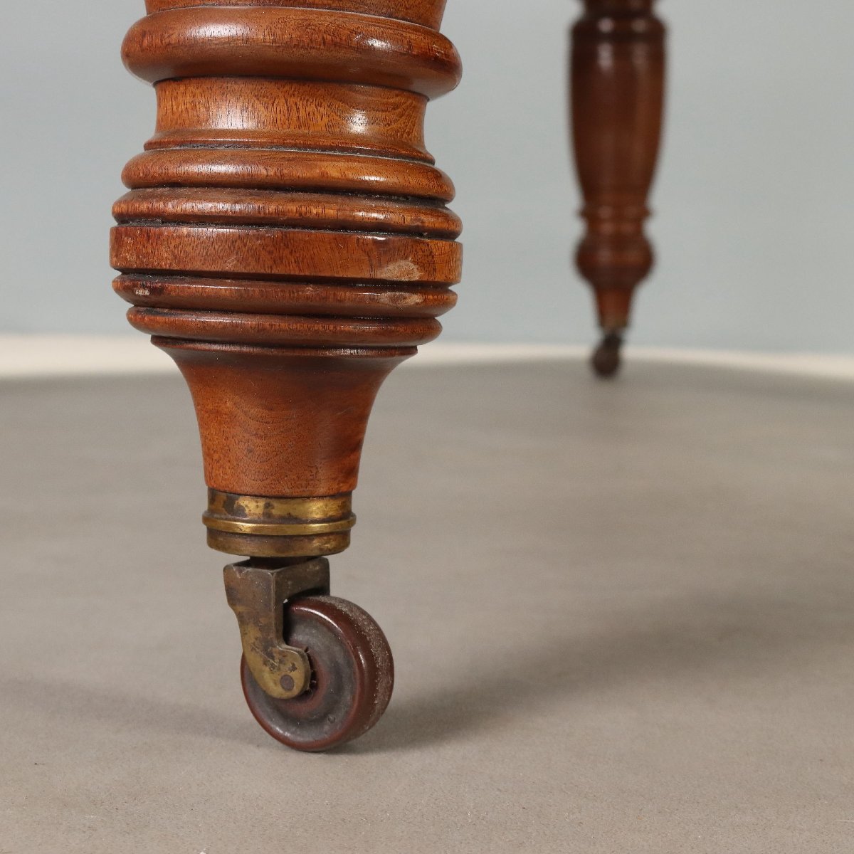 Extendable Mahogany Table With Crank Handle, England, Mid-20th Century-photo-4