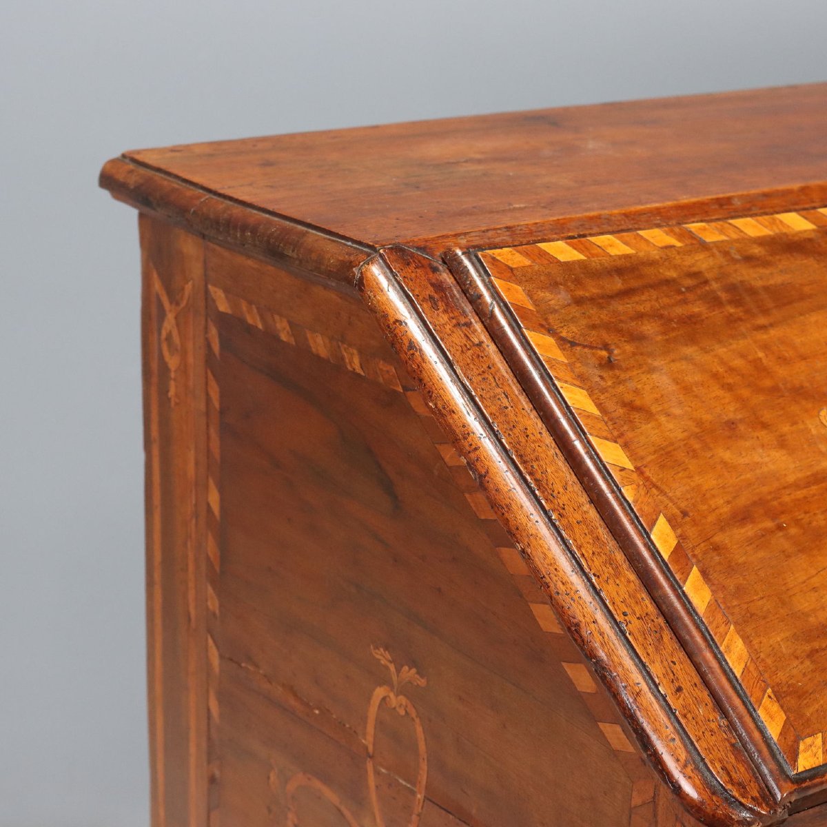 Baroque Walnut Cabinet With Piedmont Maple Inlays, Second Half Of The 18th Century-photo-4