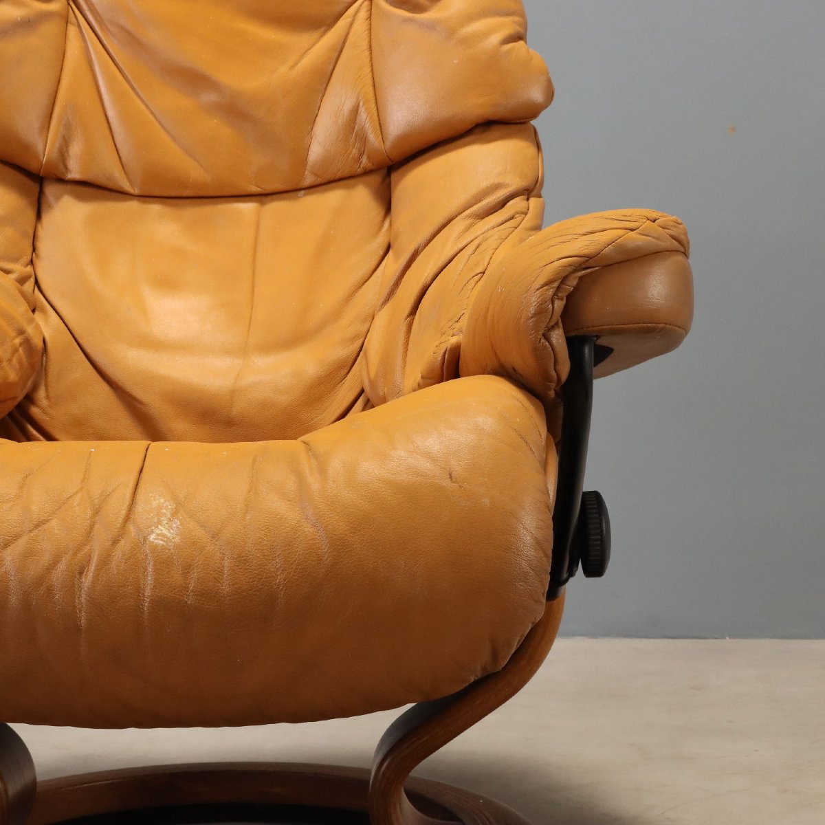 Vintage Ekornes Armchair With Footrest, Cognac Leather, Original 1980s Design-photo-2