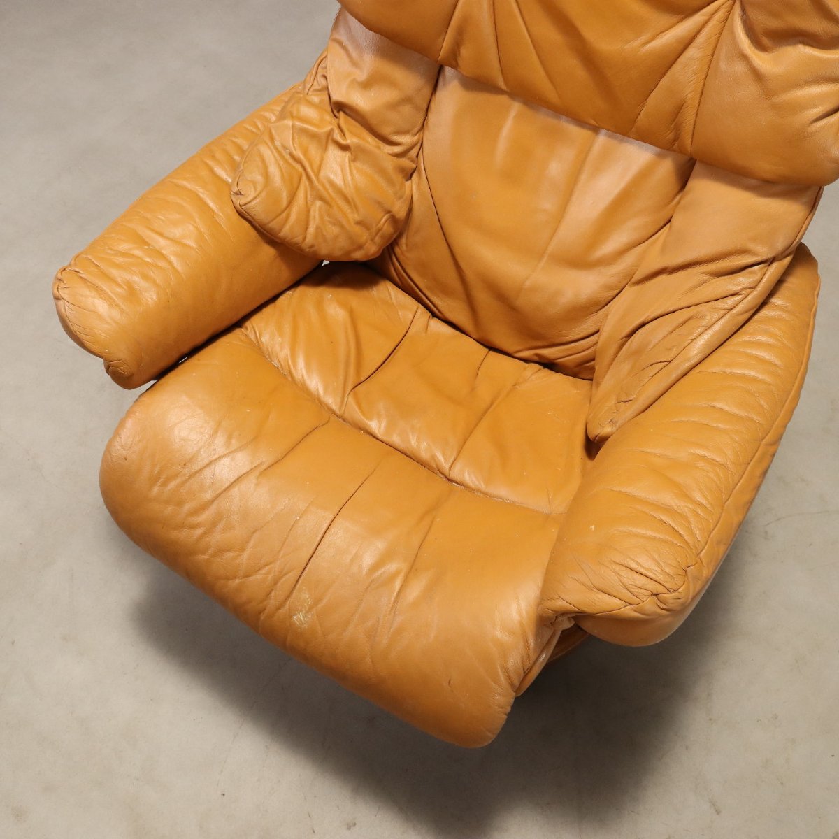 Vintage Ekornes Armchair With Footrest, Cognac Leather, Original 1980s Design-photo-6