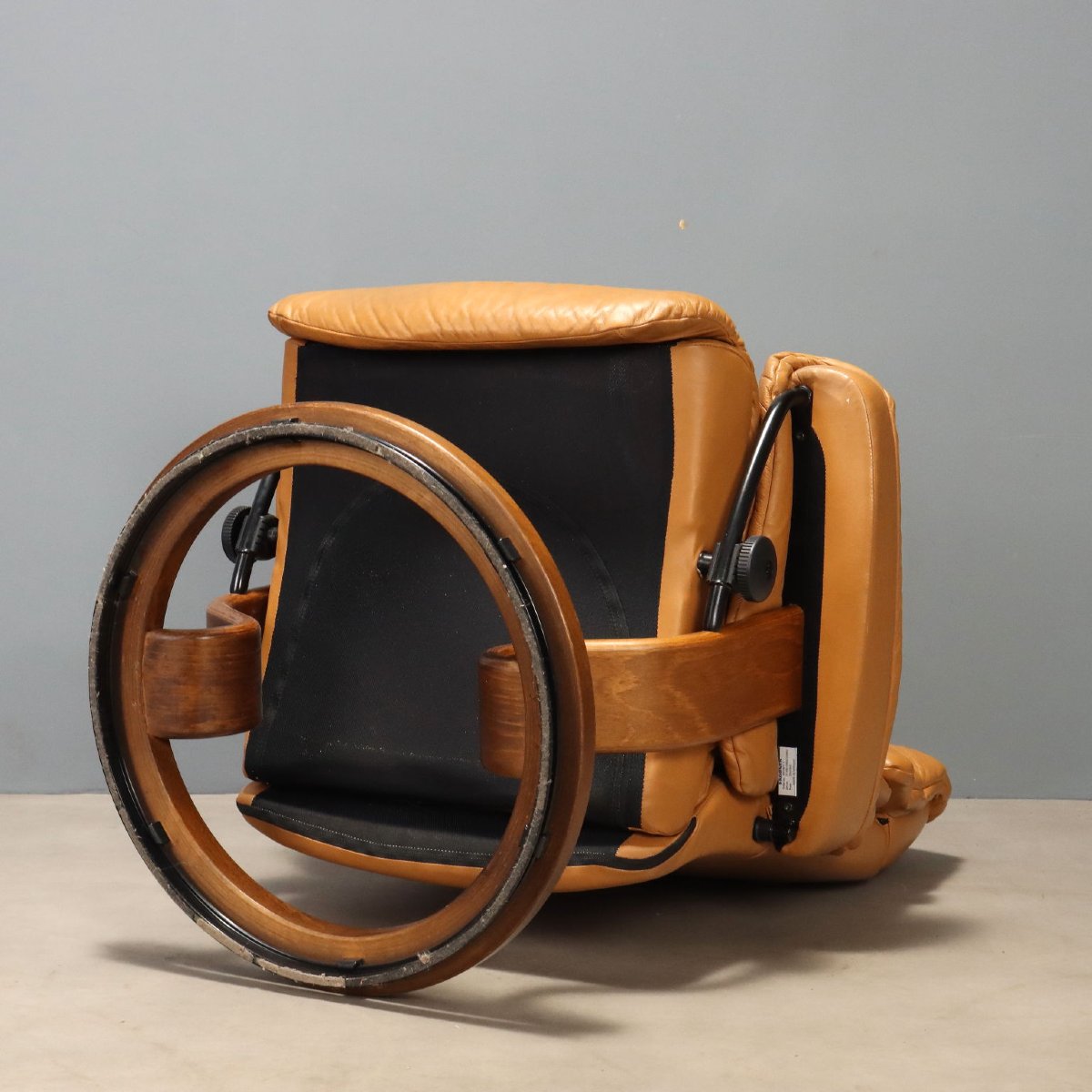 Vintage Ekornes Armchair With Footrest, Cognac Leather, Original 1980s Design-photo-7