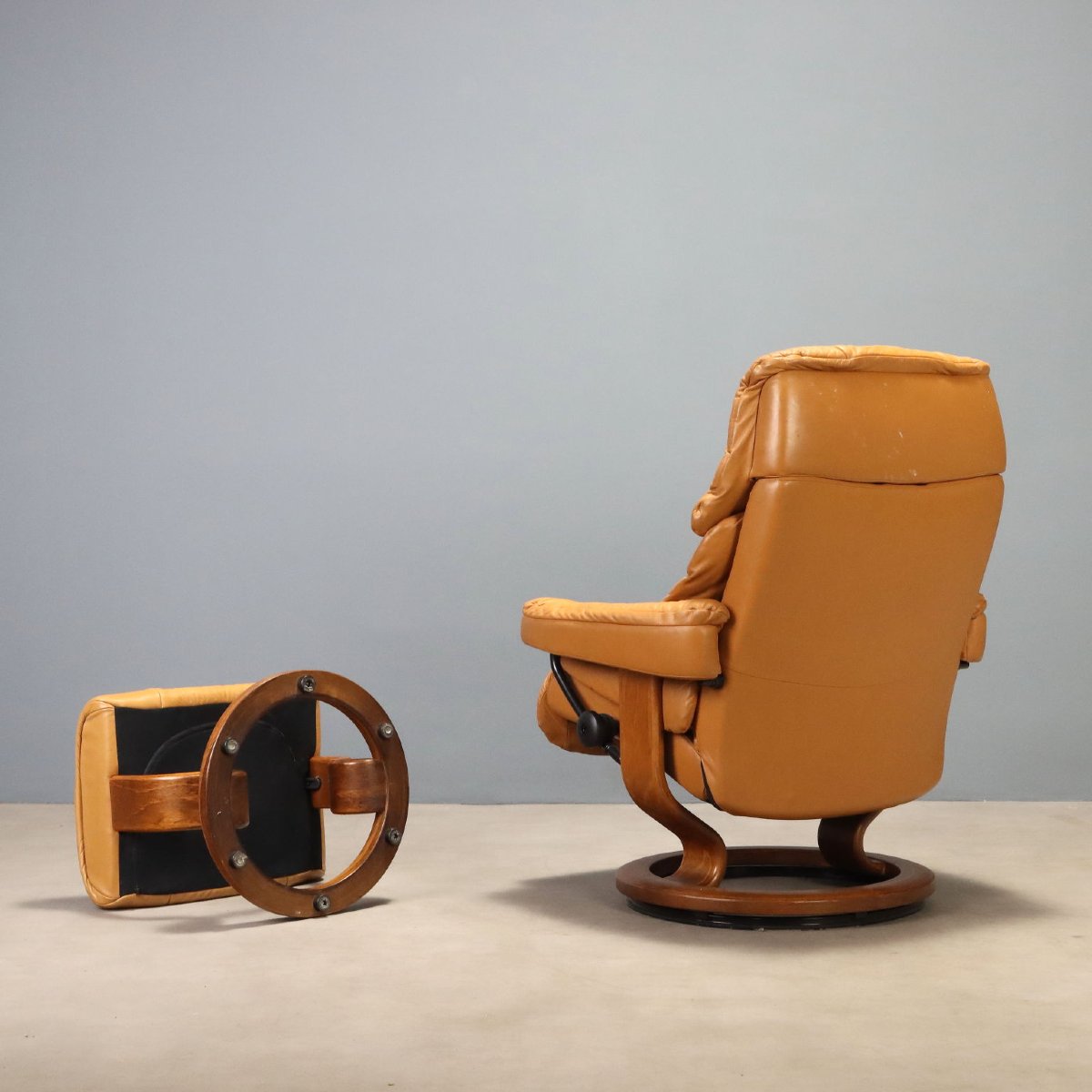 Vintage Ekornes Armchair With Footrest, Cognac Leather, Original 1980s Design-photo-8