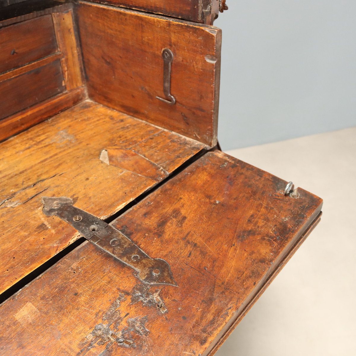 Baroque Canterano In Italian Walnut, Early 18th Century-photo-8