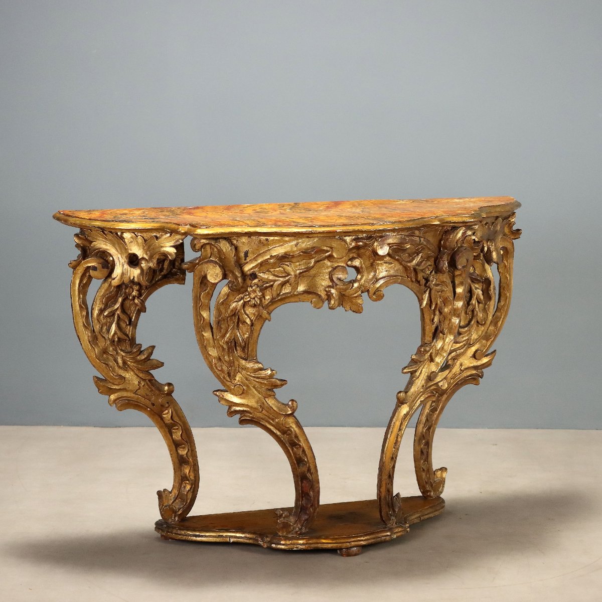 Console Éclectique en Bois de Sapin Sculpté et Doré Italie, XIXe siècle