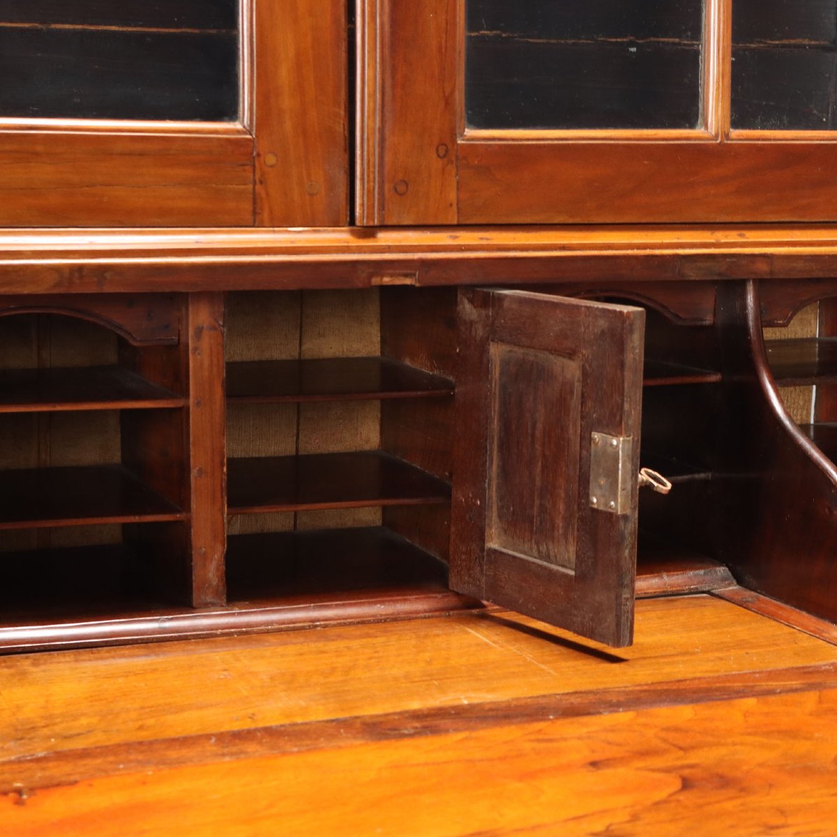 Early 20th-century Northern European Walnut Trumeau-photo-4