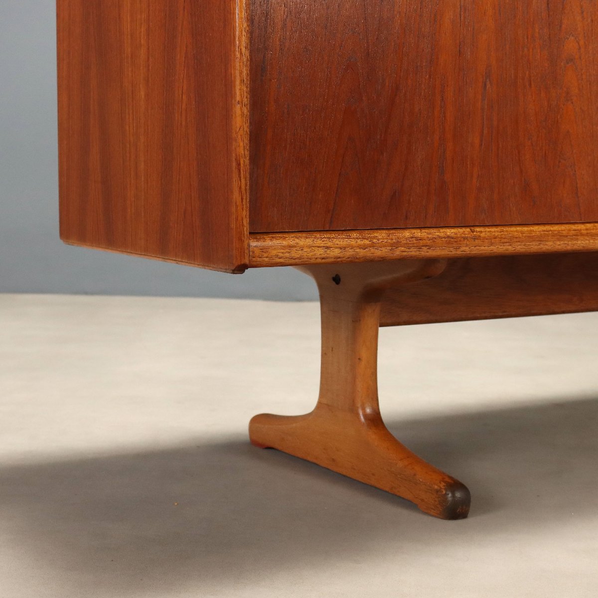 Vintage Sideboard Teak Veneer Design United Kingdom 1960s-photo-3