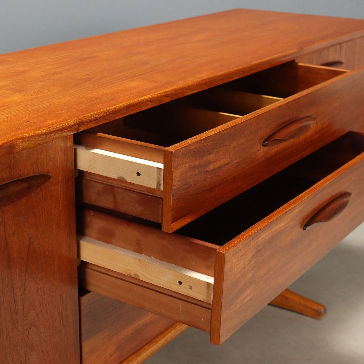 Vintage Sideboard Teak Veneer Design United Kingdom 1960s-photo-4