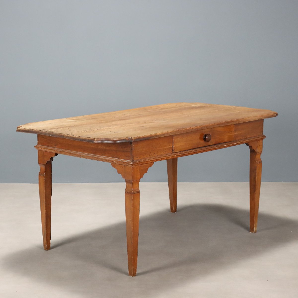 Table Ancienne Noyer avec Tiroirs Italie Début du XIXe Siècle