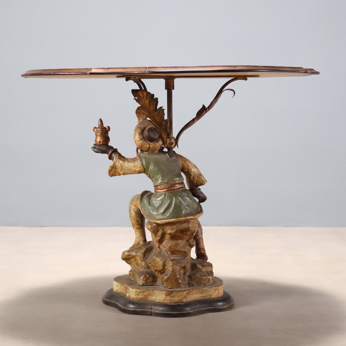 Table basse Moretto en métal peint Italie, première moitié du XXe siècle