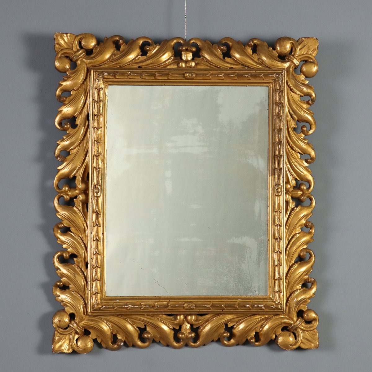 Miroir Éclectique en Bois Sculpté et Doré  Italie, dernier quart du XXe siècle