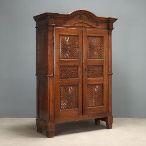 19th-century Two-part Wardrobe In Piedmont Walnut