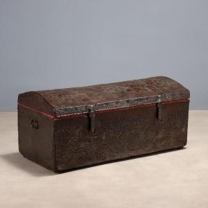 Coffre Ancien Cuir Tissu Bordeaux Espagne XVIIIe Siècle
