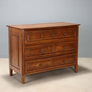 Walnut Chest Of Drawers With Curved Front, Italy, Late 18th Century