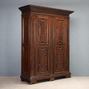 Armoire Style Baroque en Hêtre Teinté Noyer Italie, fin du XIXe siècle