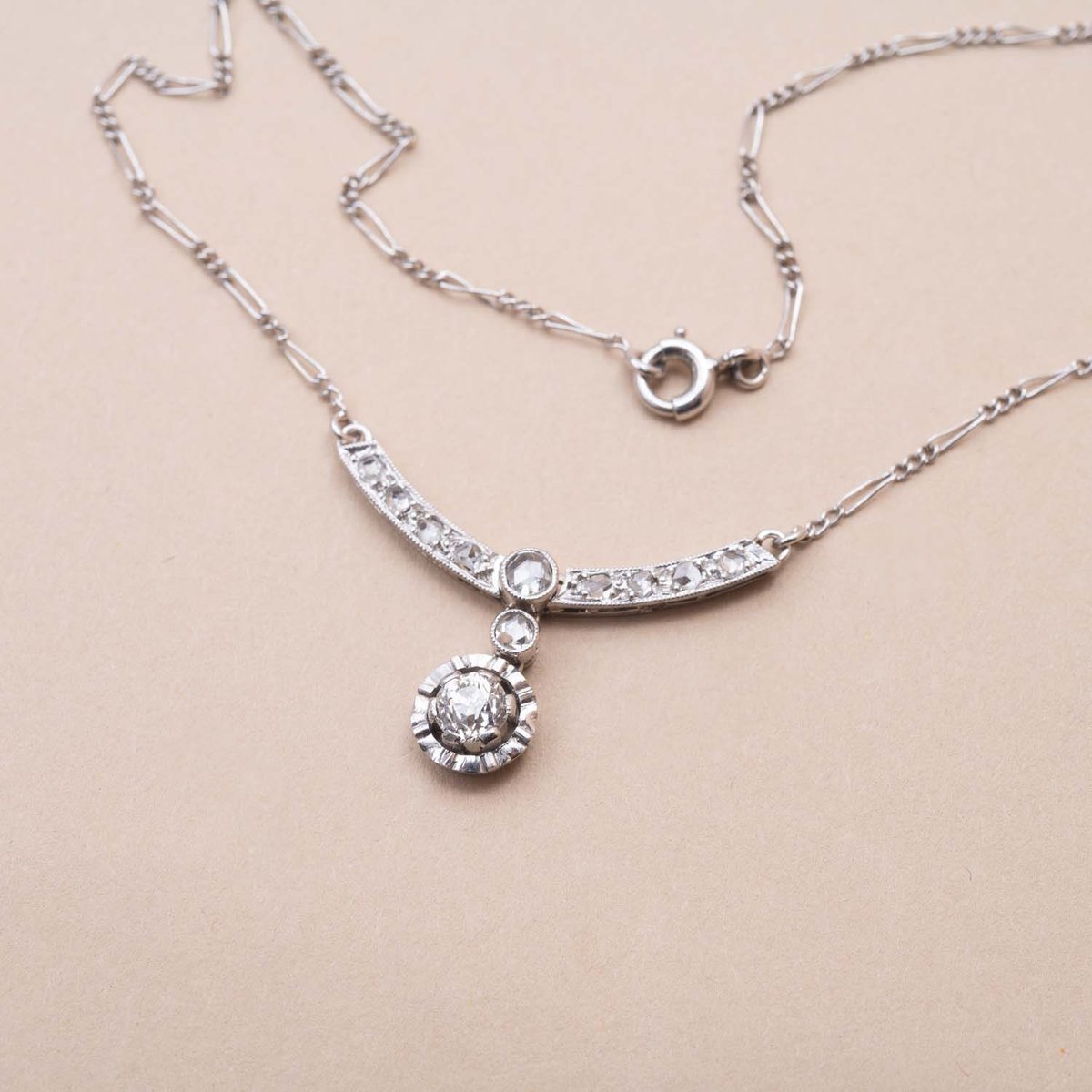 Collier Vintage Charlotte Art Déco Diamant Rose Coussin Ancien 0.35 Carat-photo-3