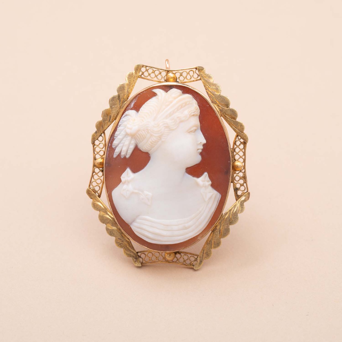 Brown Oval Cameo Brooch Pendant