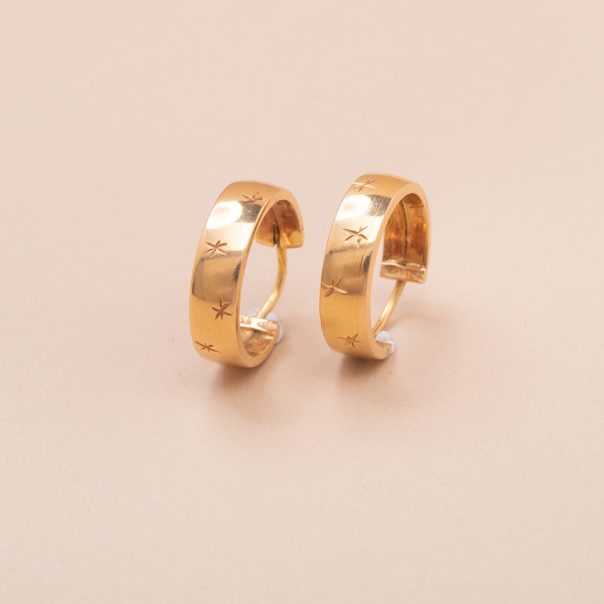 Small Vintage Hoop Earrings With Star Pattern-photo-2