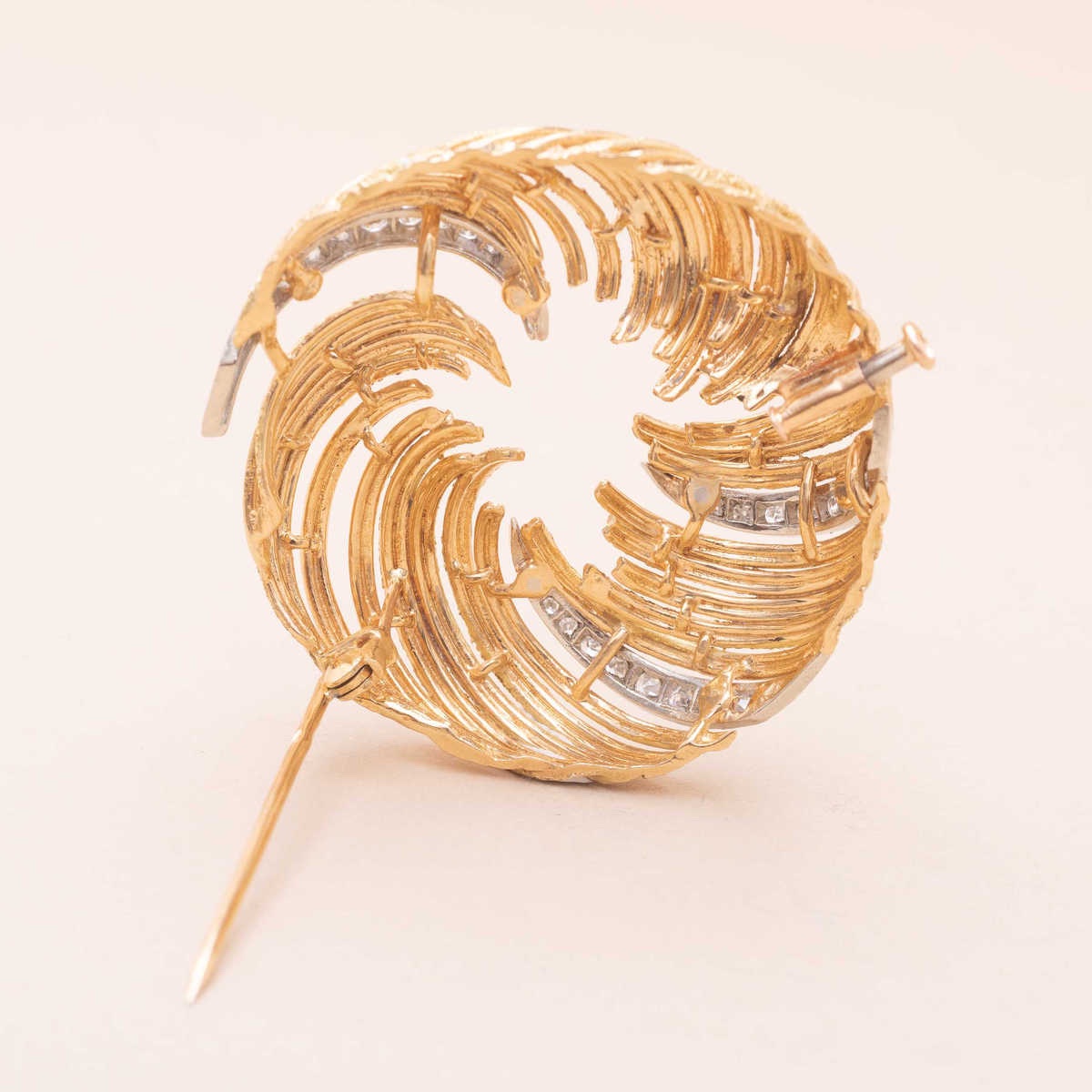 Vintage Gold Eleanor Brooch-photo-3