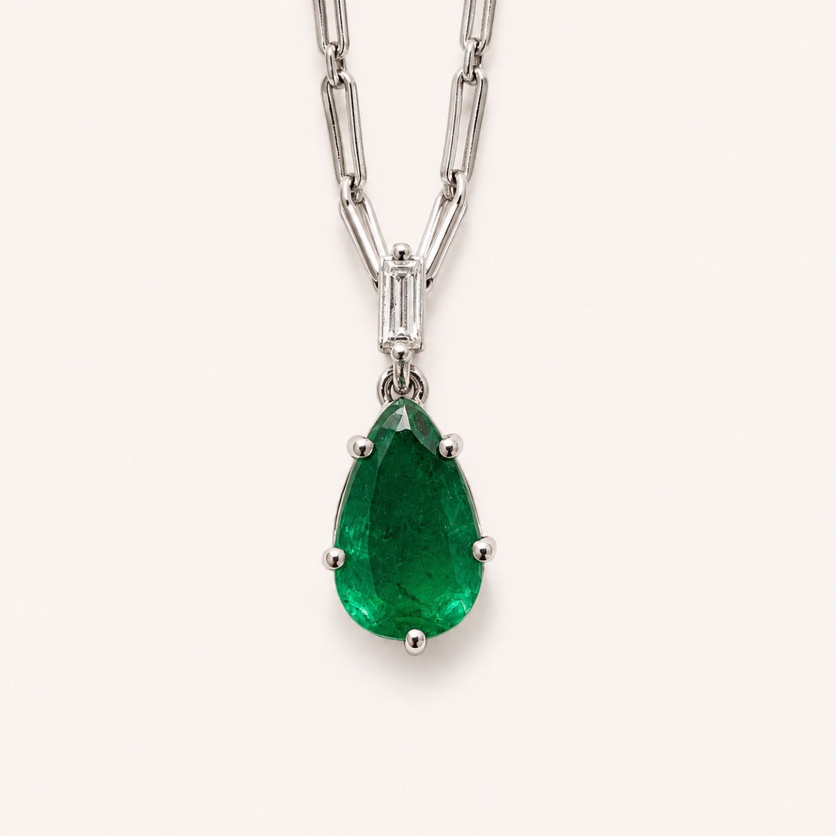 Vintage Pear-shaped Emerald Necklace, 1.1 Carats