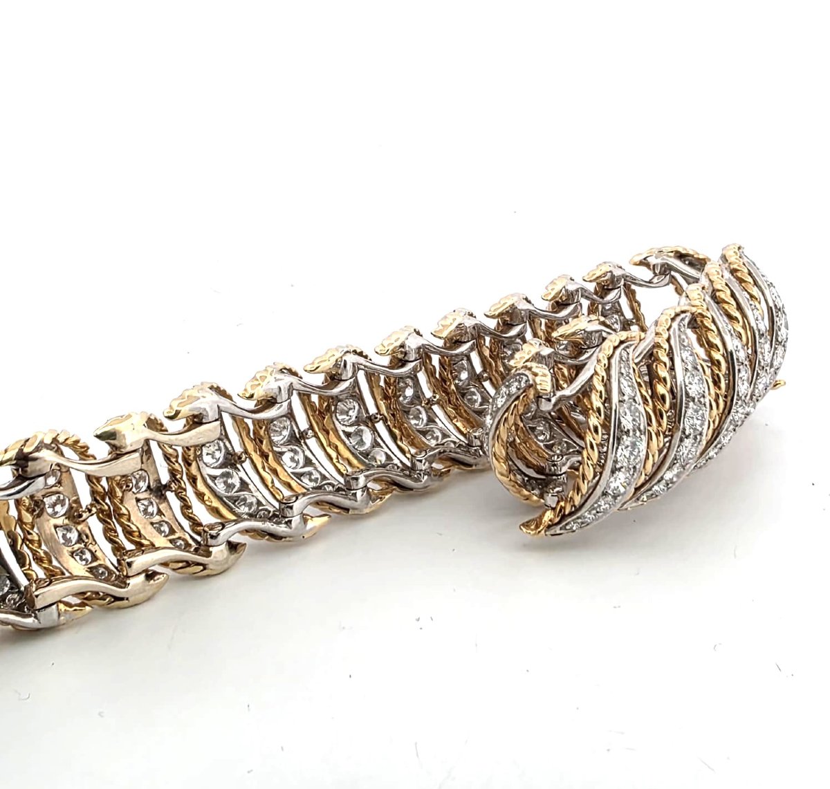 40' - 50' Platinum And Gold Diamond Bracelet-photo-4