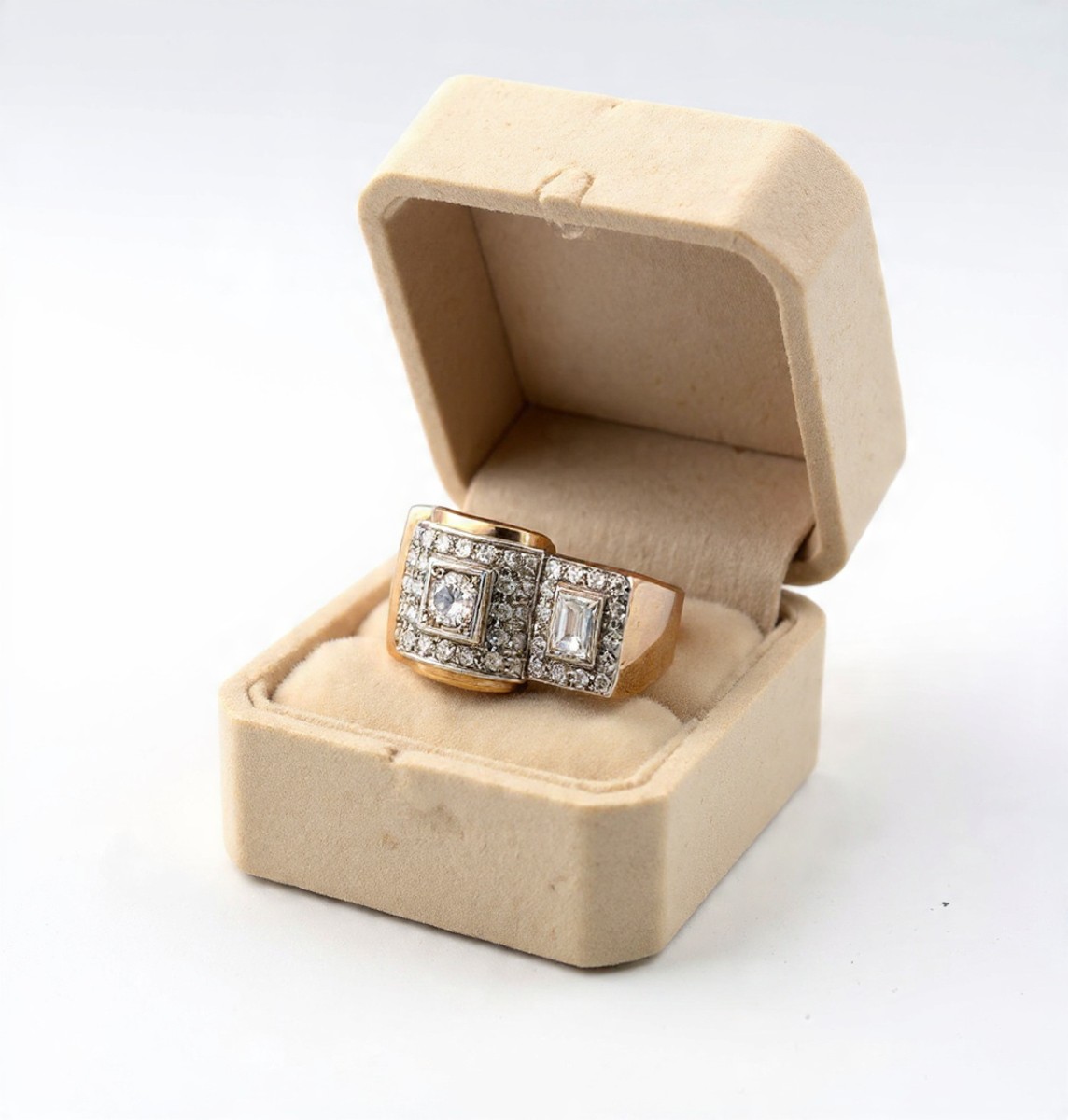 Vintage 18kt Rose Gold Ring With Prominent Diamonds