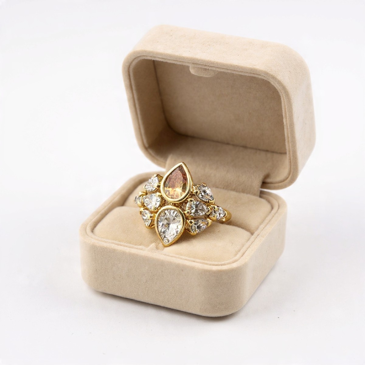 Bague en or jaune 18kt de haute qualité avec diamants coupés goutte à goutte