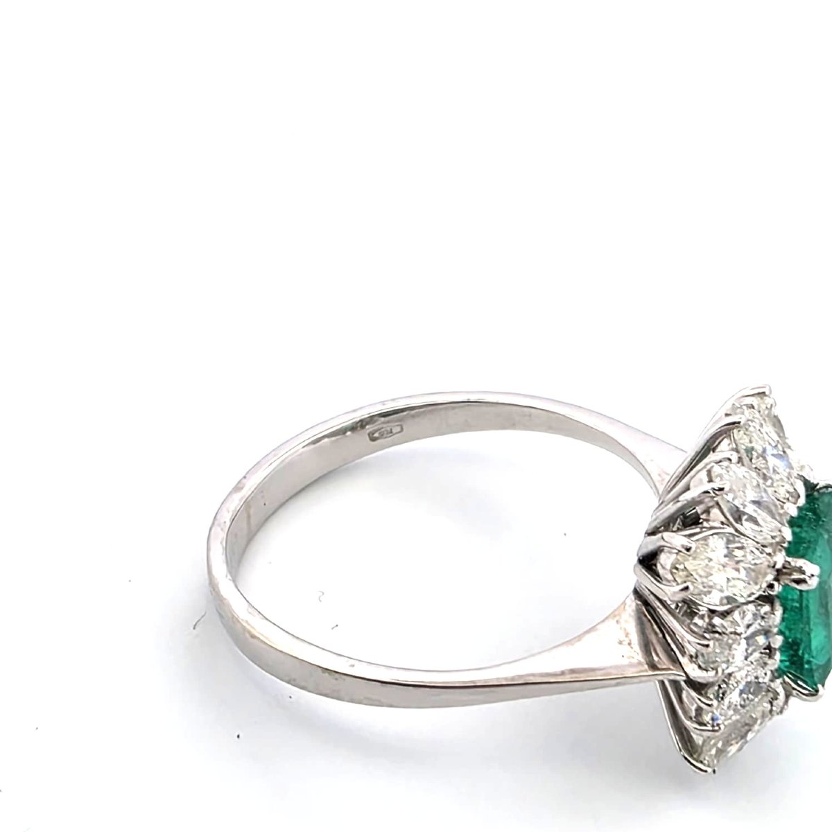 Gorgeous 18kt White Gold Ring With Zambia Emerald And Surrounding Diamonds-photo-2