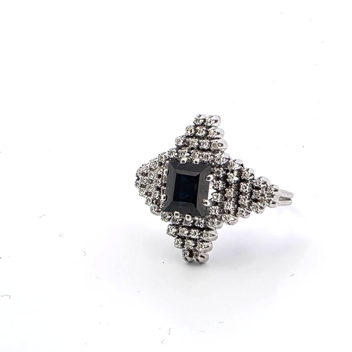 18kt White Gold Ring With Sapphire And Diamonds-photo-4