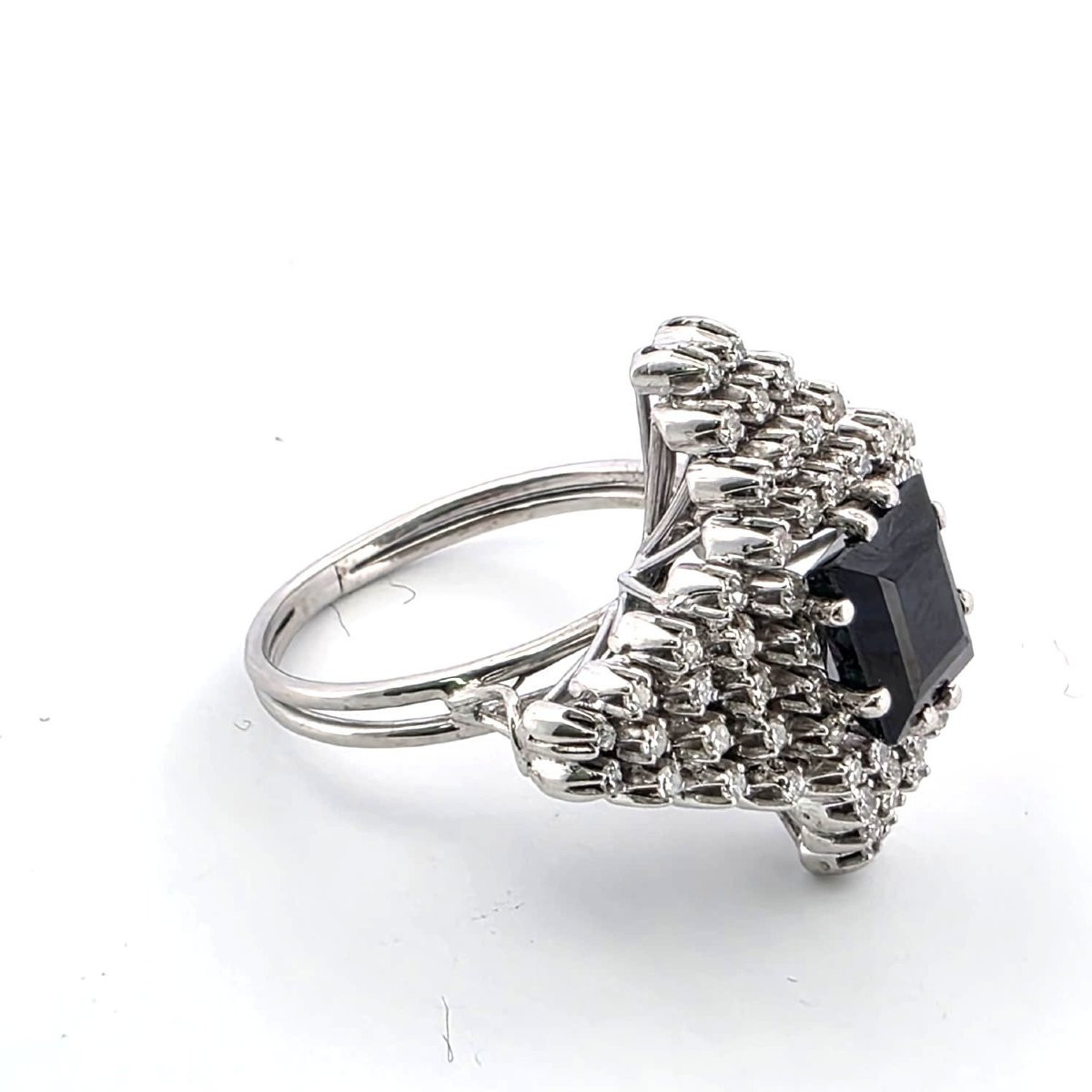 18kt White Gold Ring With Sapphire And Diamonds-photo-2