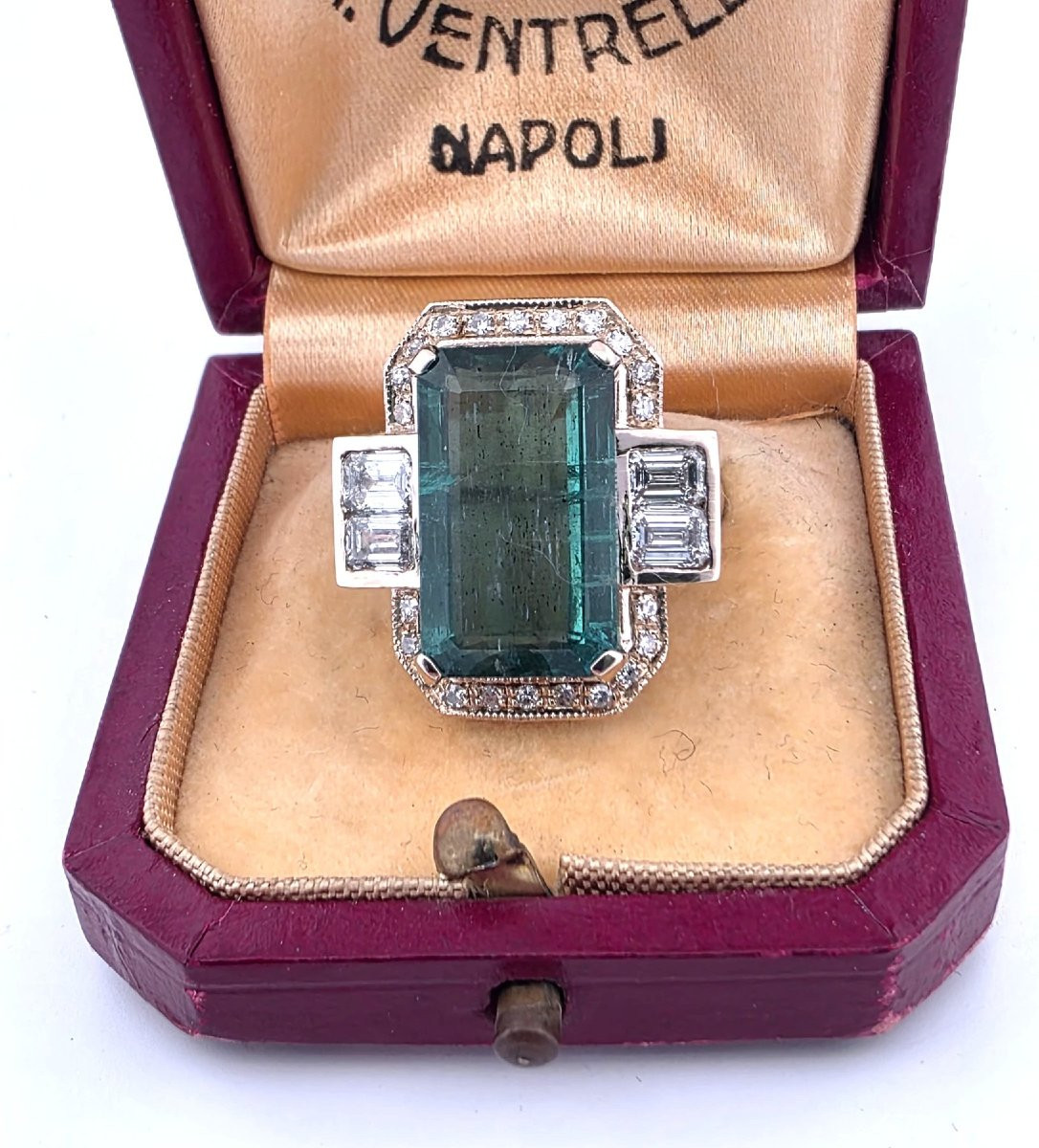 18kt Yellow Gold Ring With Central Emerald And Surround Diamonds-photo-5