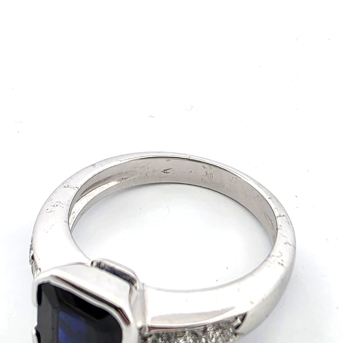 18kt White Gold Ring With Central Sapphire And Surrounding Diamonds-photo-1