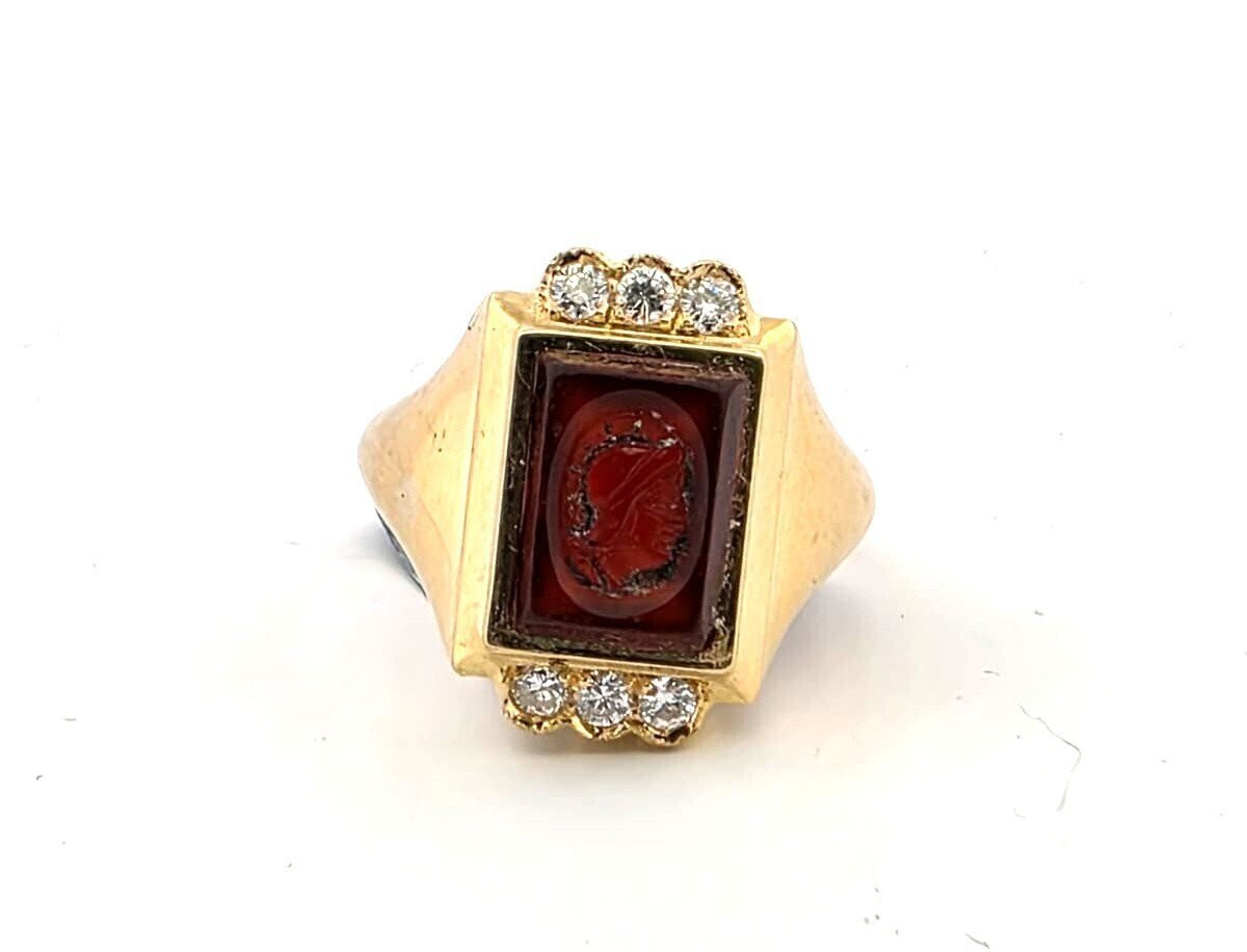 18 Kt Yellow Gold Ring With Diamonds And Engraved Carnelian-photo-2