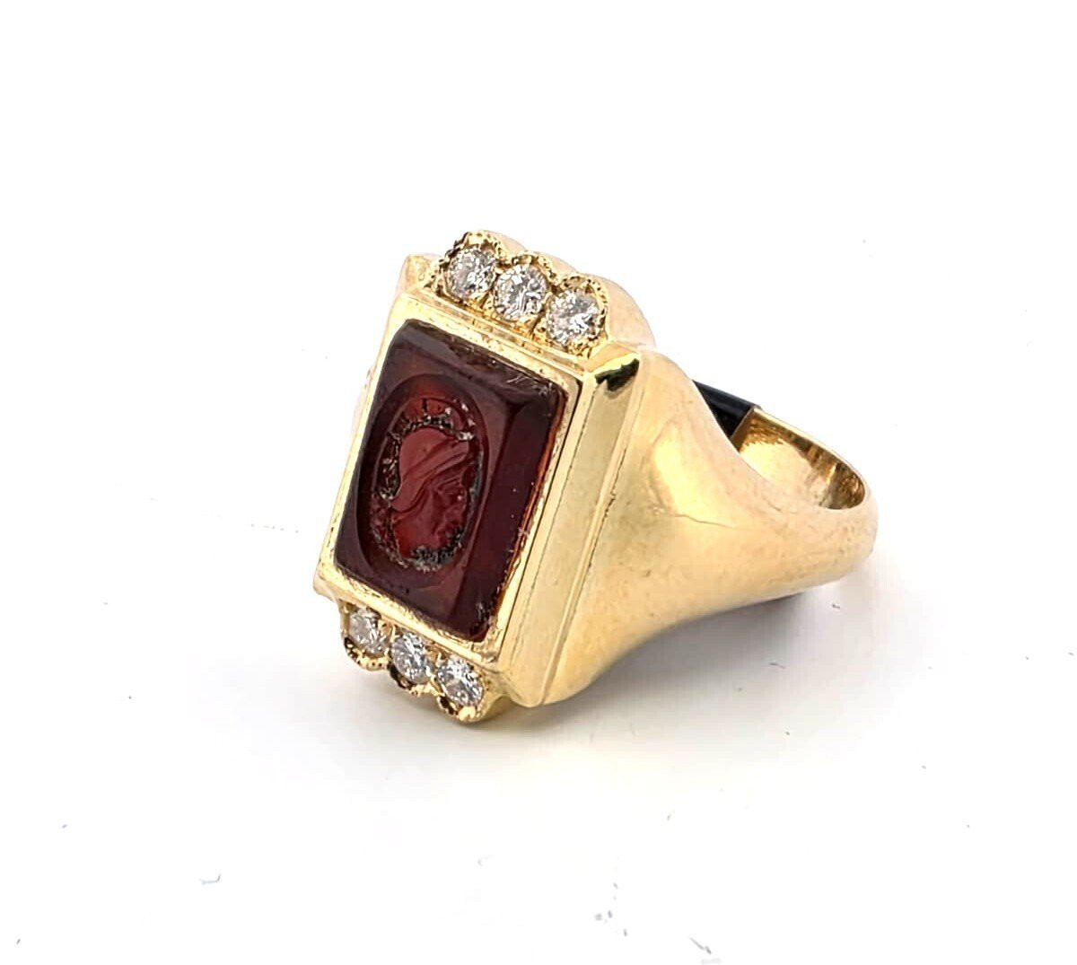 18 Kt Yellow Gold Ring With Diamonds And Engraved Carnelian-photo-1