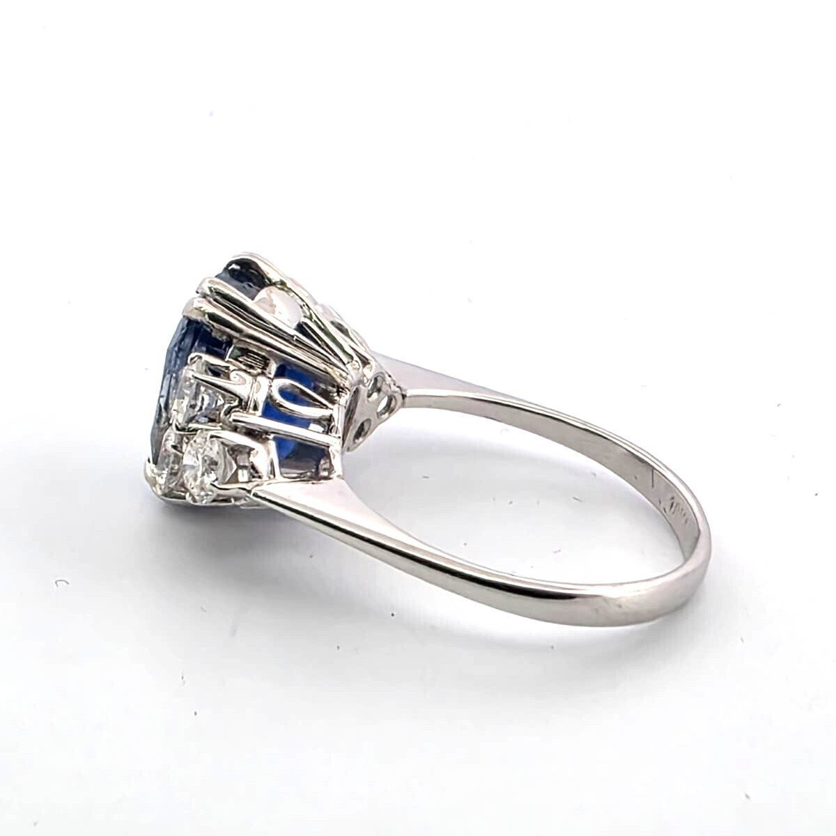 Bague en or blanc 18 carats avec saphir naturel birman et diamants-photo-5