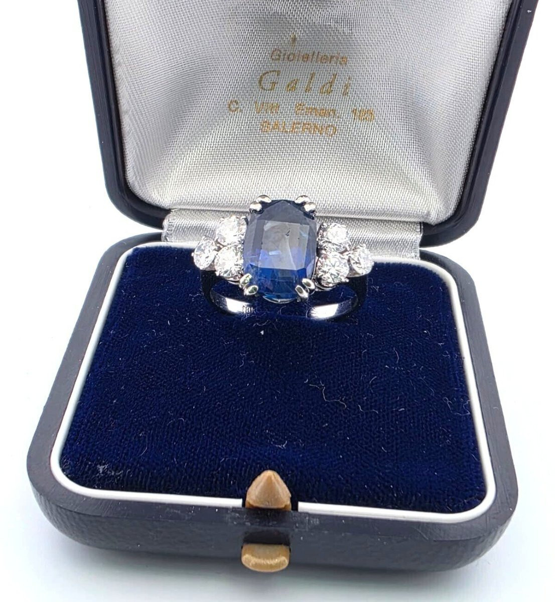 Bague en or blanc 18 carats avec saphir naturel birman et diamants-photo-8