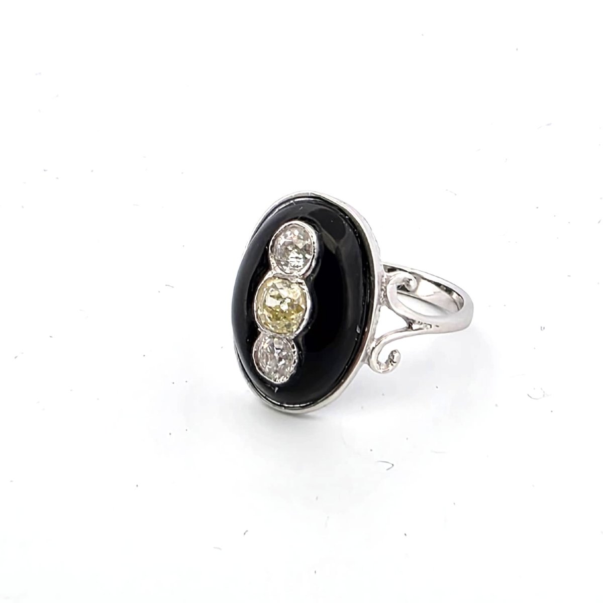 Ring In 18kt White Gold With Three Old Mine Diamonds-photo-3