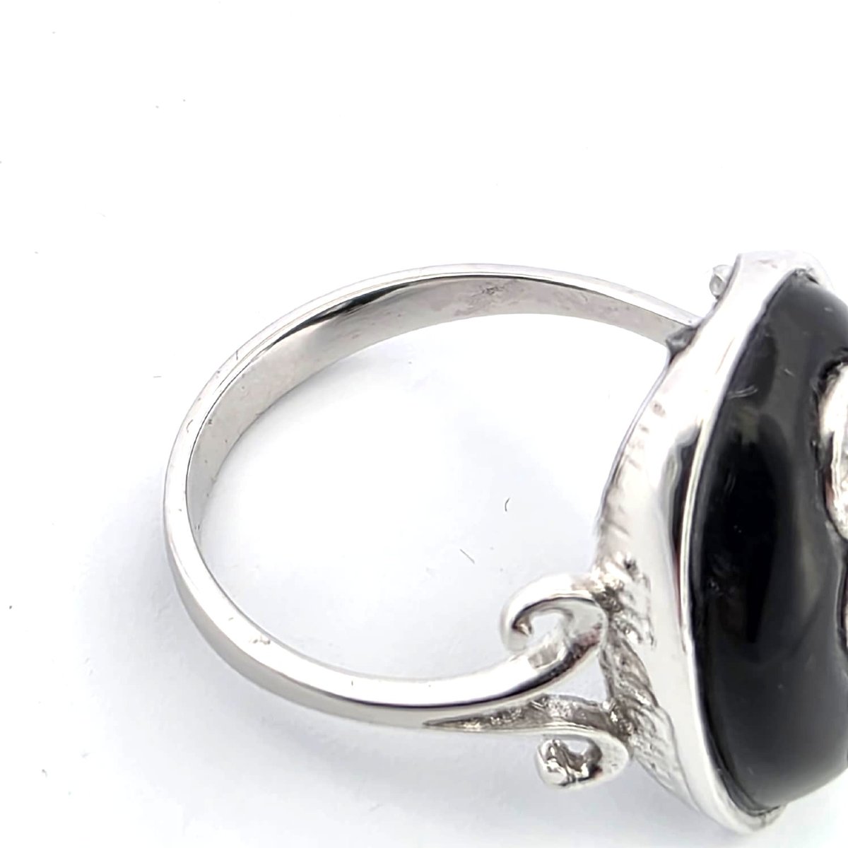 Ring In 18kt White Gold With Three Old Mine Diamonds-photo-1