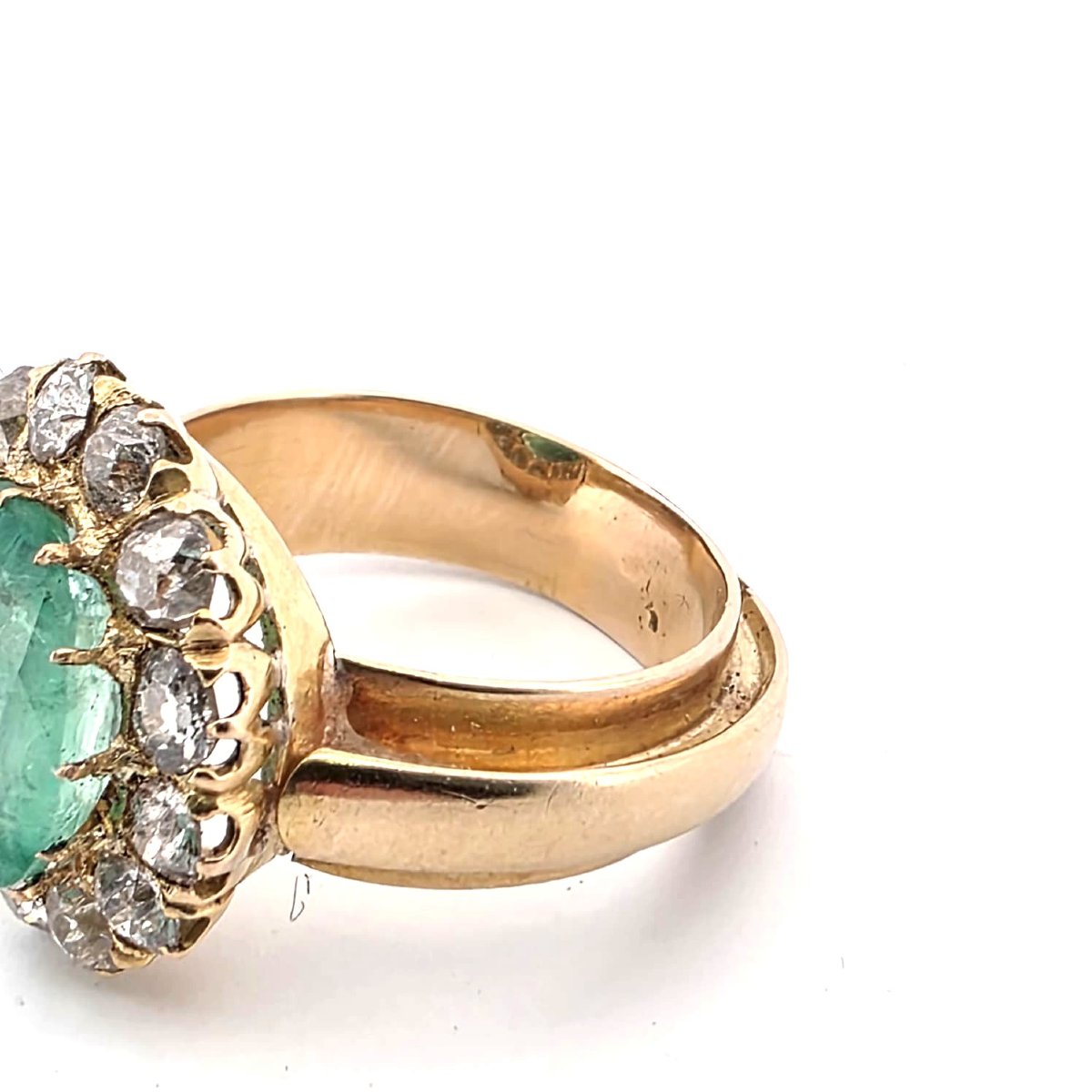 18-karat Yellow Gold Ring With A Central Emerald And Diamonds-photo-3