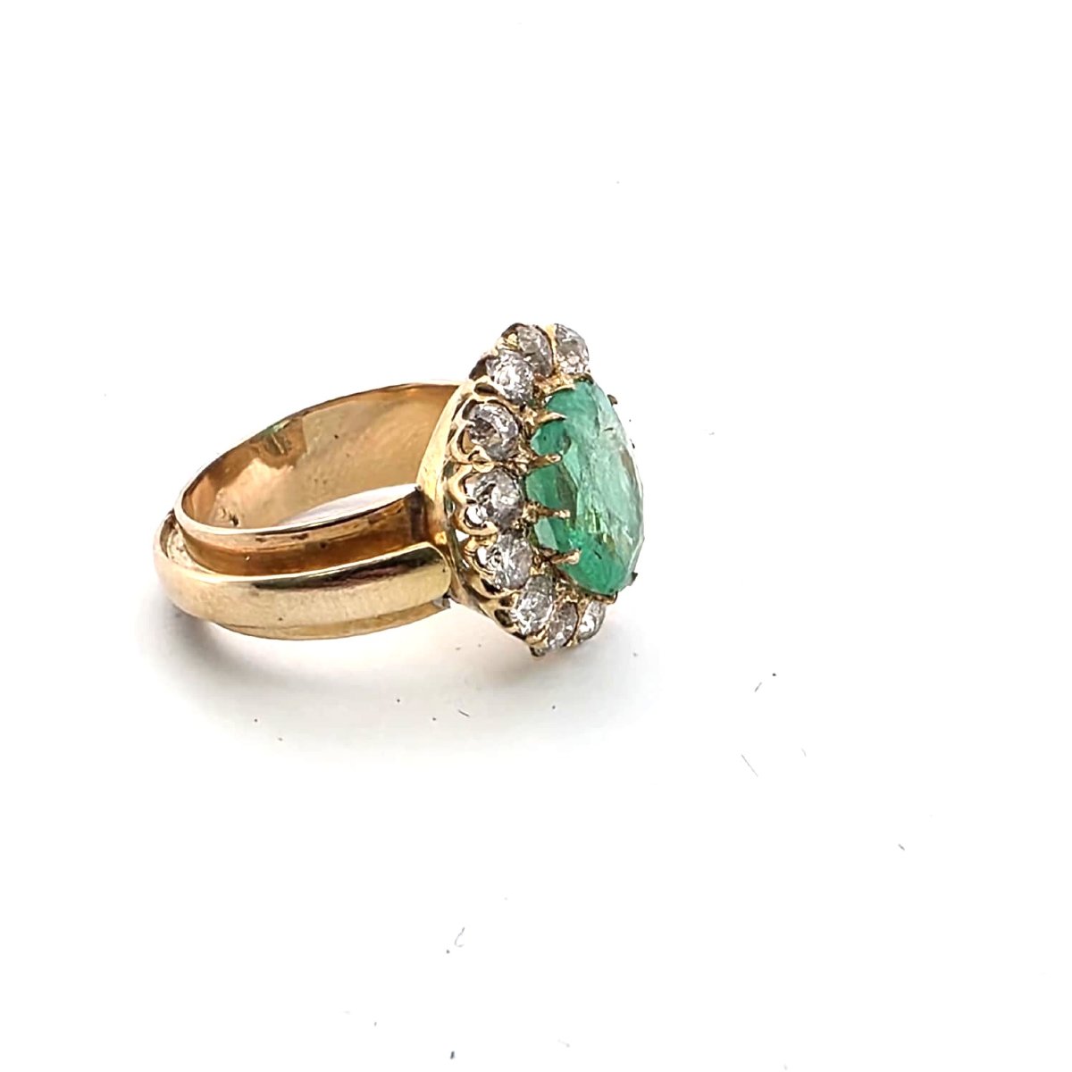 18-karat Yellow Gold Ring With A Central Emerald And Diamonds-photo-4