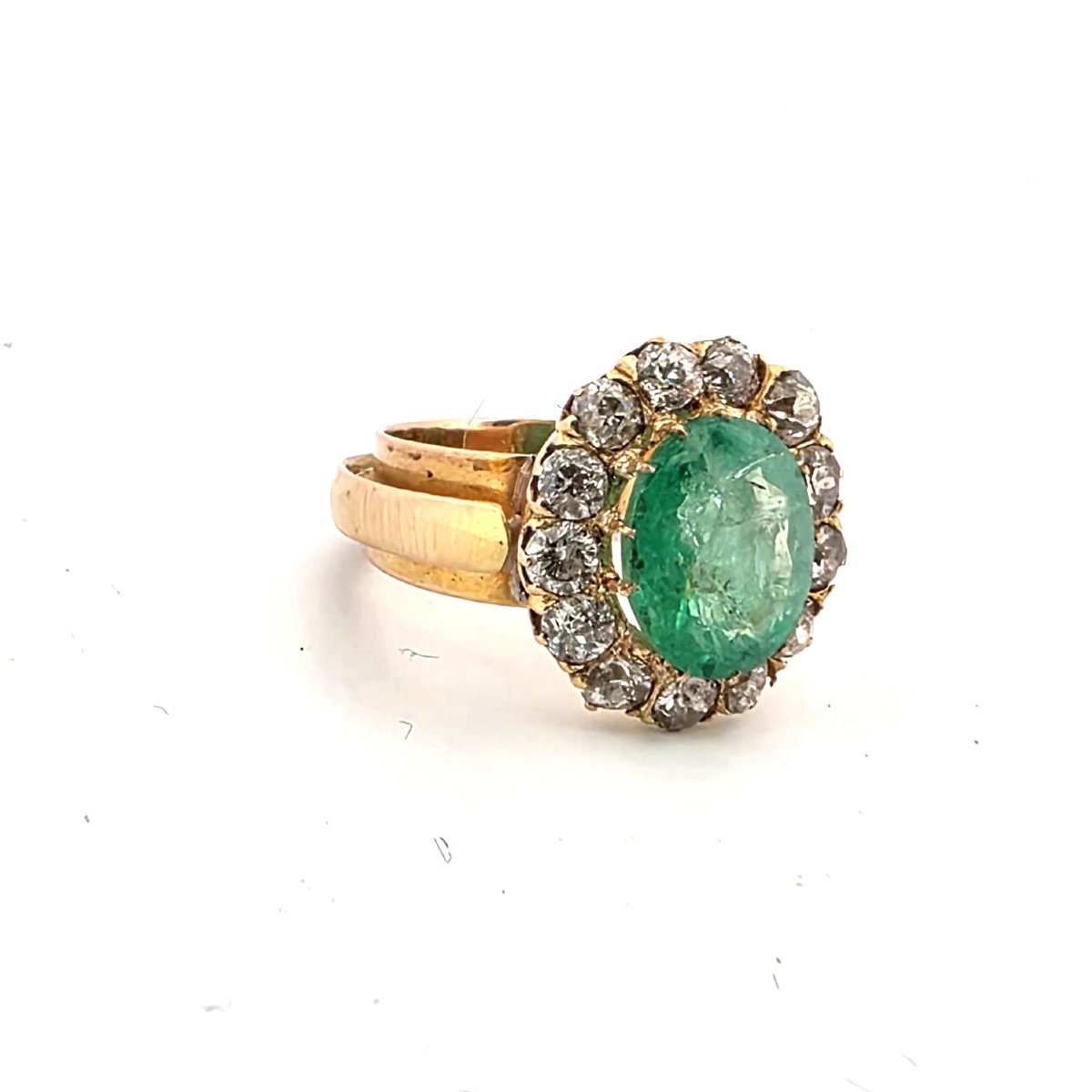 18-karat Yellow Gold Ring With A Central Emerald And Diamonds-photo-5