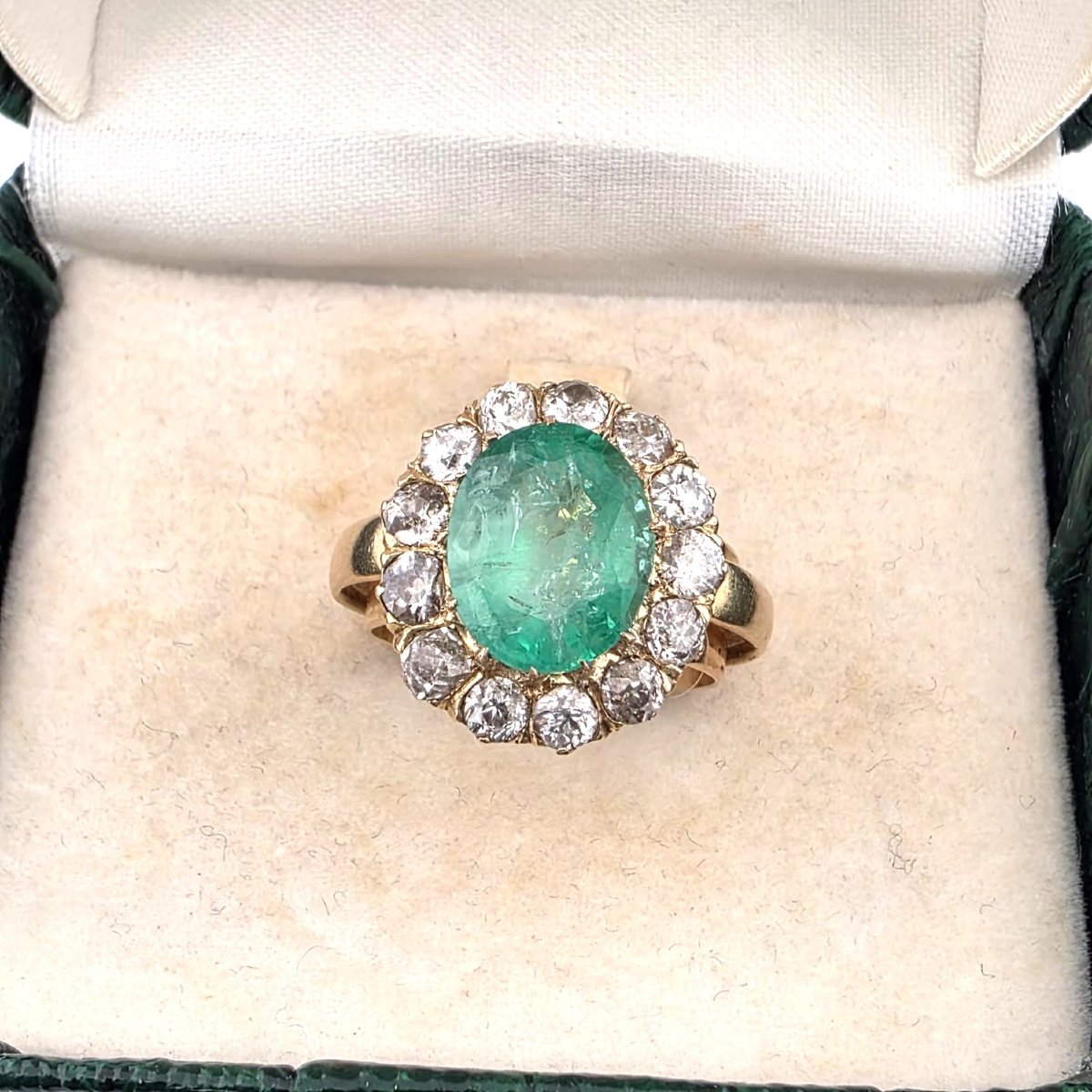 18-karat Yellow Gold Ring With A Central Emerald And Diamonds-photo-8