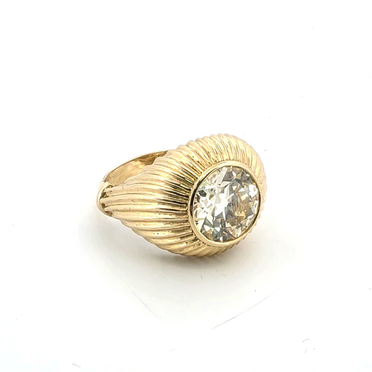 1970s-style 18-karat Yellow Gold Ring With An Old Mine Cut Diamond-photo-3