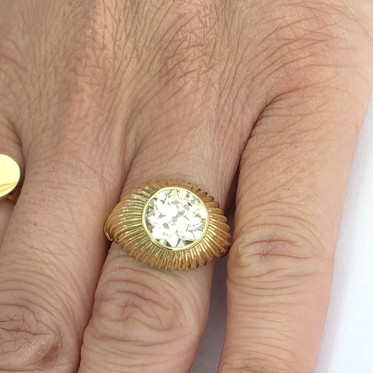 1970s-style 18-karat Yellow Gold Ring With An Old Mine Cut Diamond-photo-2