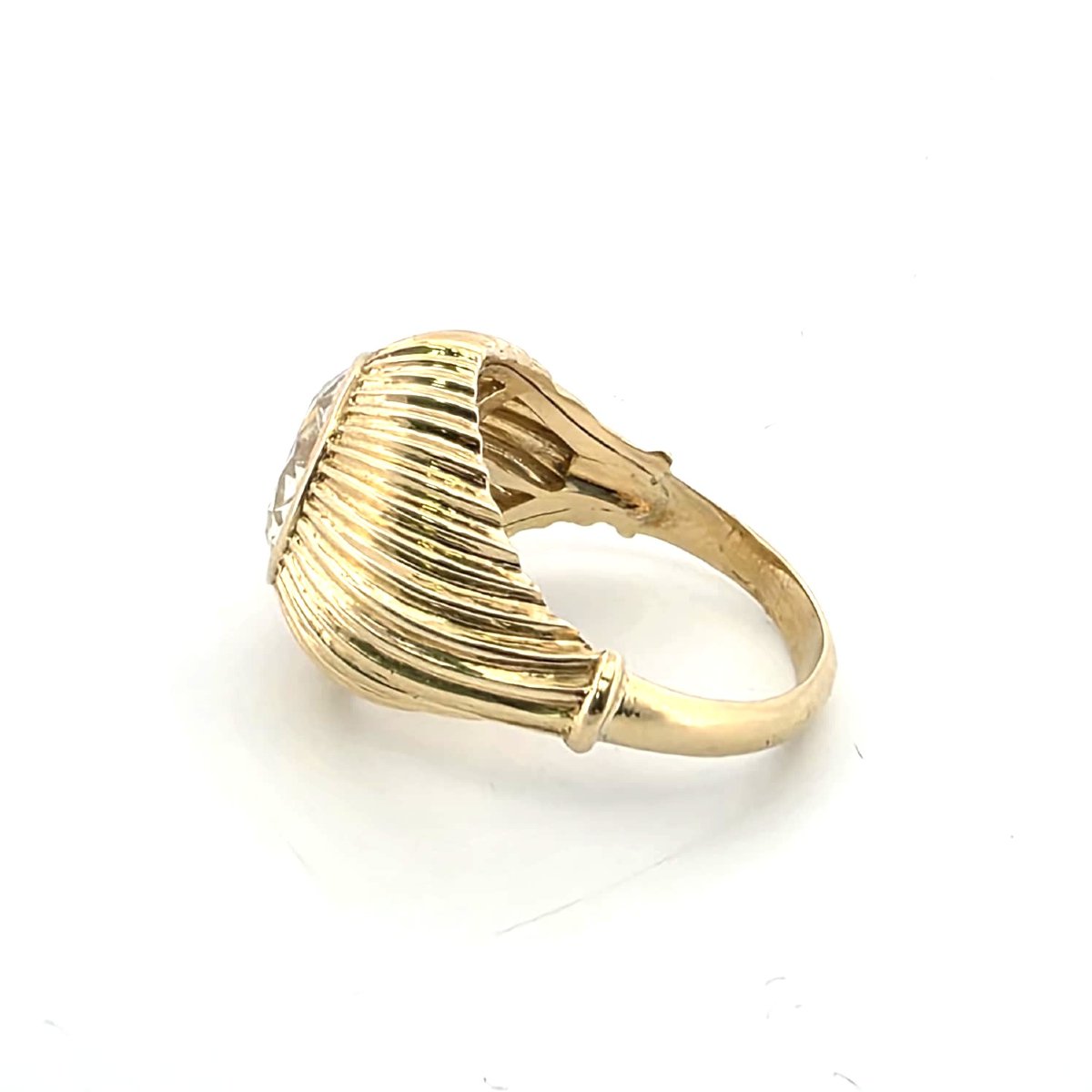 1970s-style 18-karat Yellow Gold Ring With An Old Mine Cut Diamond-photo-4