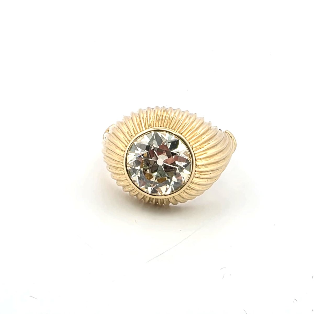 1970s-style 18-karat Yellow Gold Ring With An Old Mine Cut Diamond-photo-8
